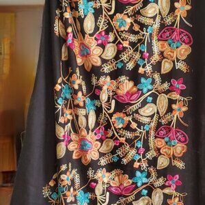 Scarf/shawl wool hand embroidery